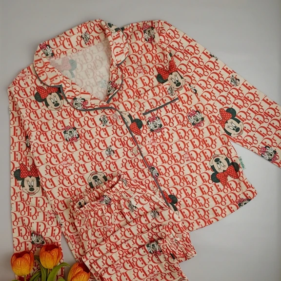 تصویر بلوز و شلوار دخترانه جلو دکمه طرح dior 